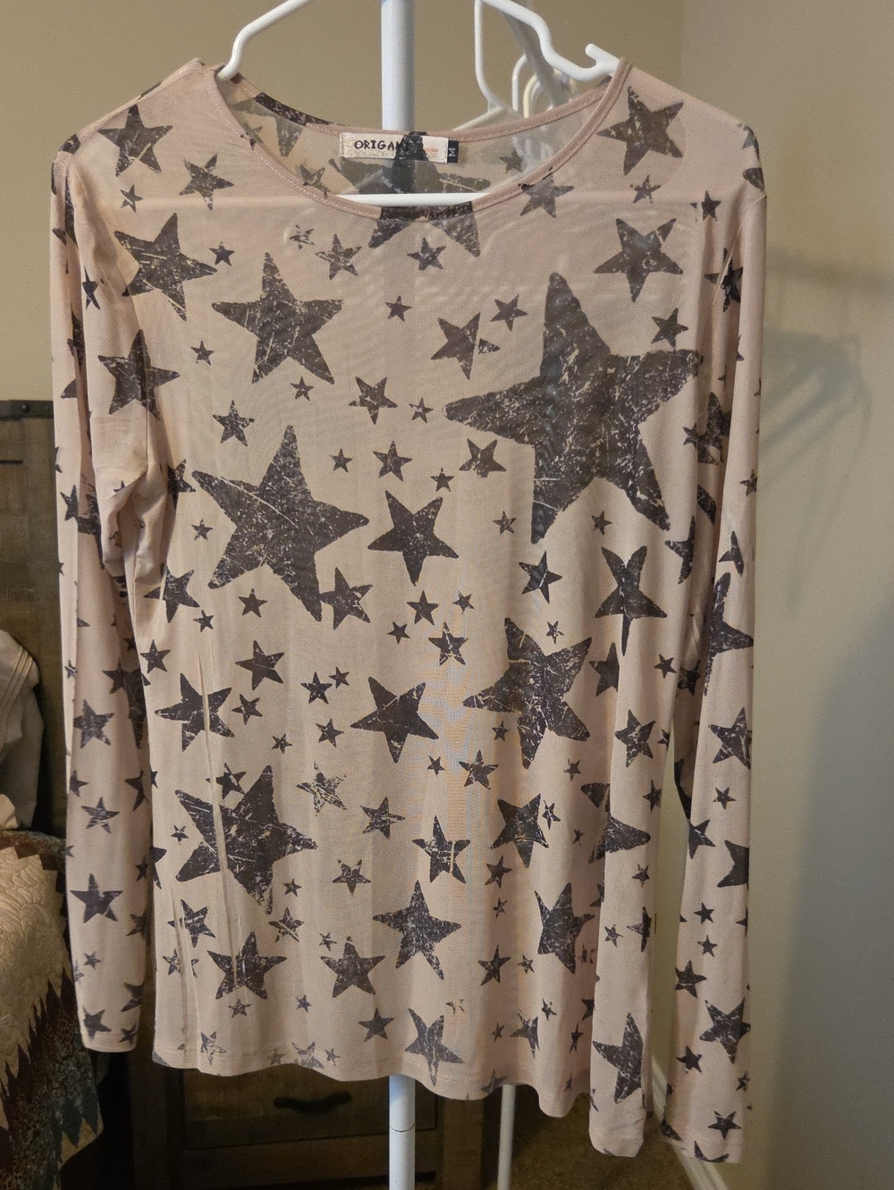 Origae Women's Long-Sleeve Star Print Tee - Beige/Gray
